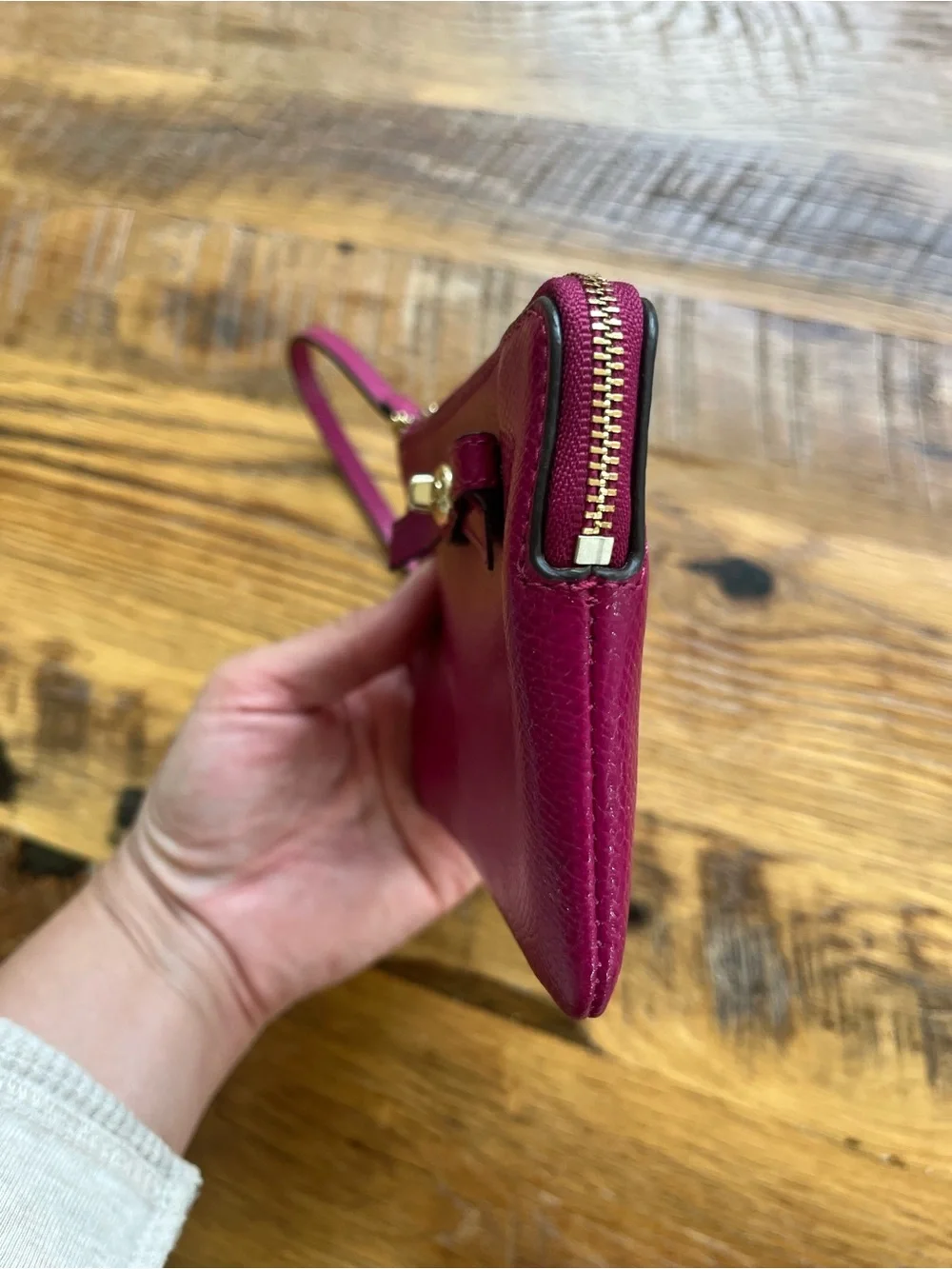 Authentic Coach 🎀 Turnlock Bow Corner Zip Wristlet Crossgrain Leather